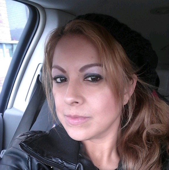 Meet your Posher, Lorena - Picture 1 of 1